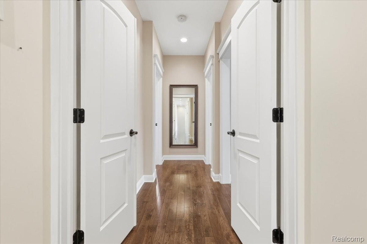 35339 West 13 Mile Road Farmington, MI 48331 - Photo 22 of 72 Private primary suite wing