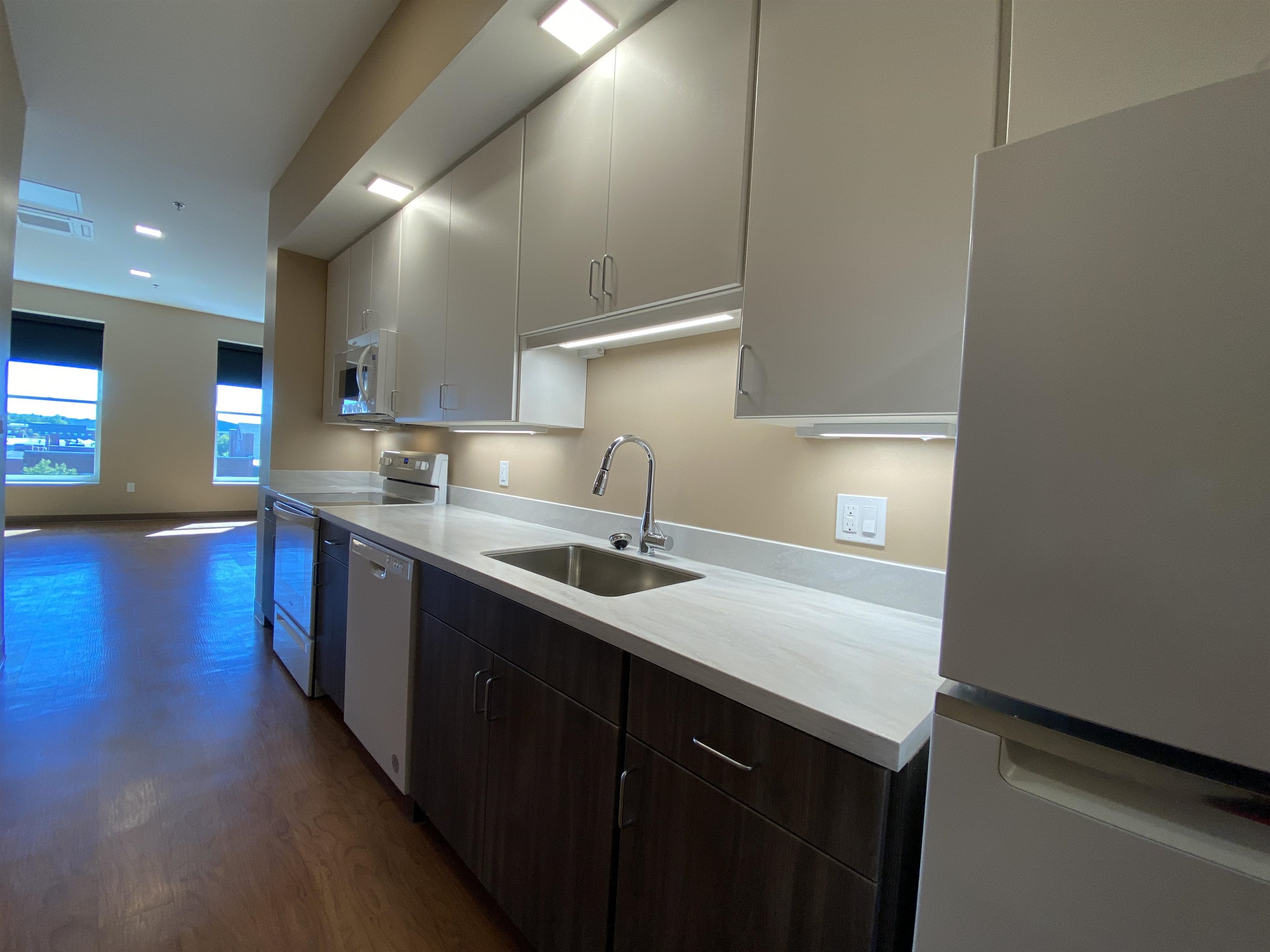 83 Hanover Street, Unit 405 Manchester, NH 03101 - Photo 8 of 37