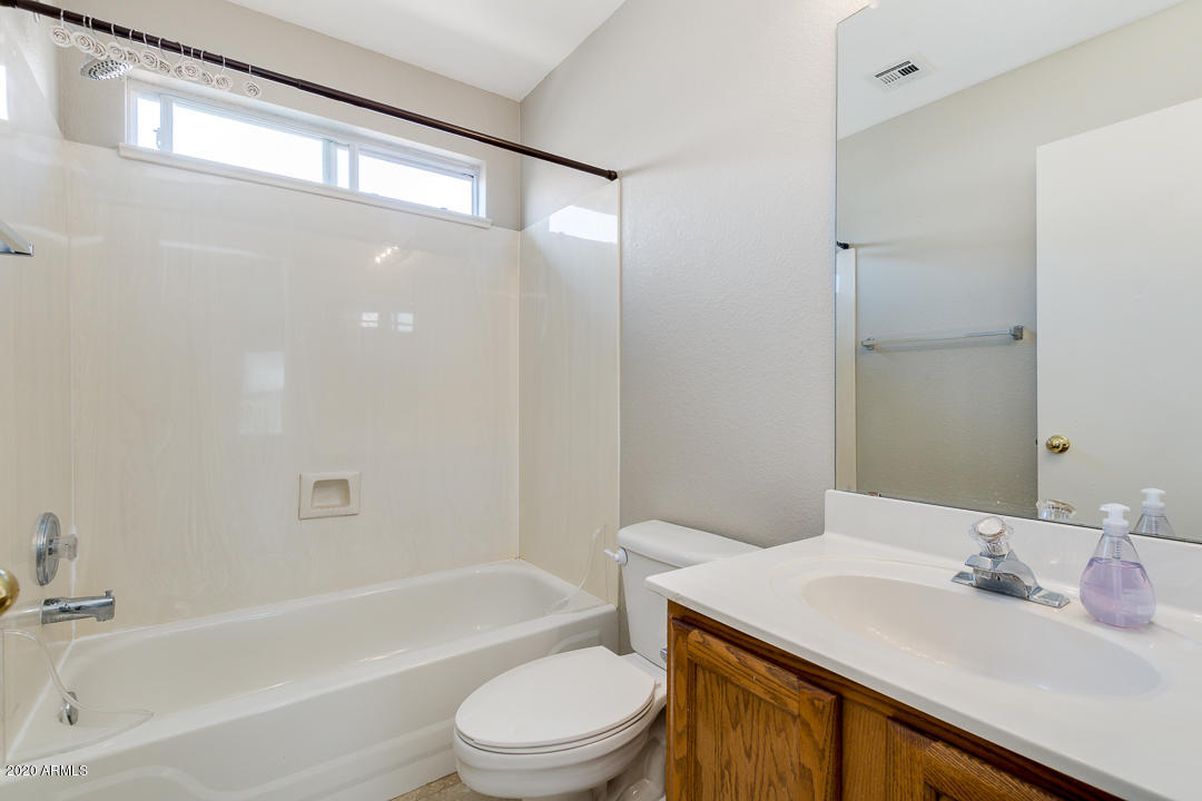 1429 South Racine Mesa, AZ 85206 - Photo 23 of 33 Hall Bath