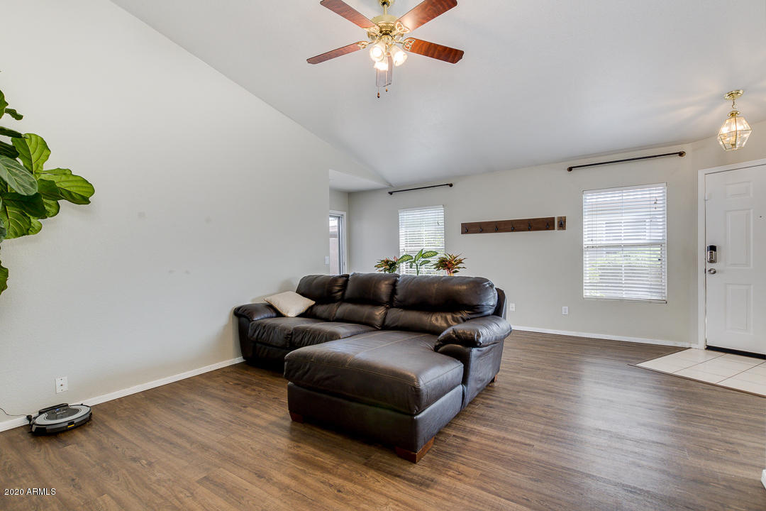 1429 South Racine Mesa, AZ 85206 - Photo 5 of 33 Living Area