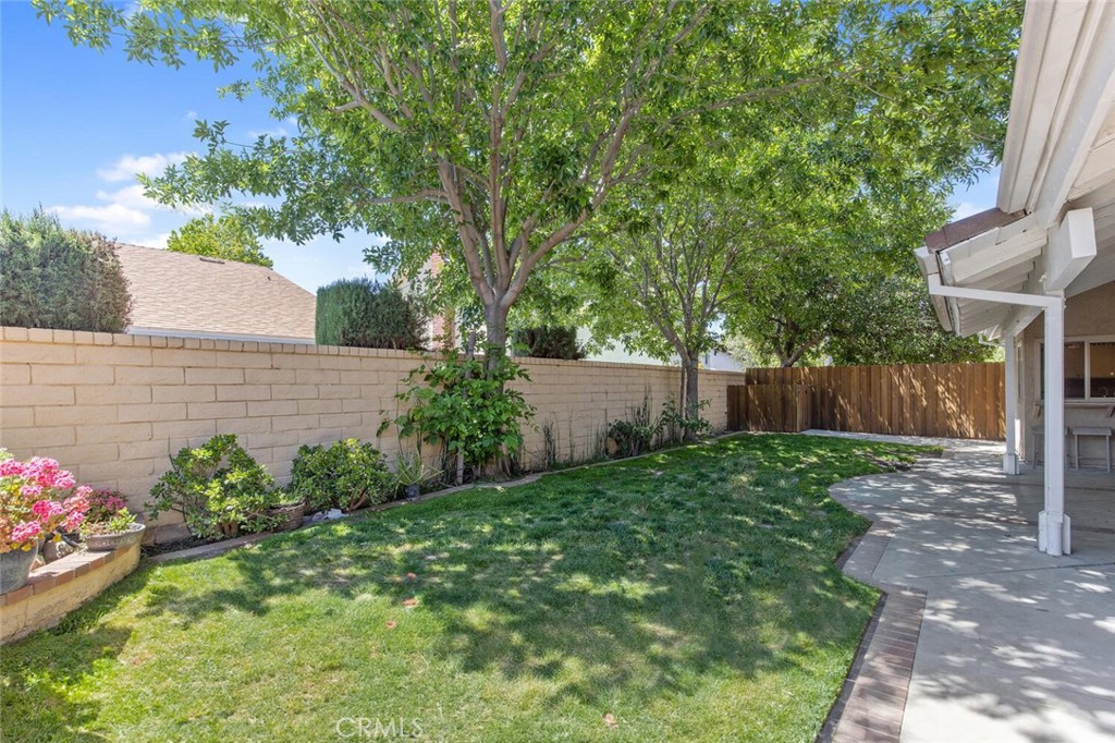 23950 Avenida Crescenta Valencia, CA 91355 - Photo 40 of 44 a view of garden with plants and trees