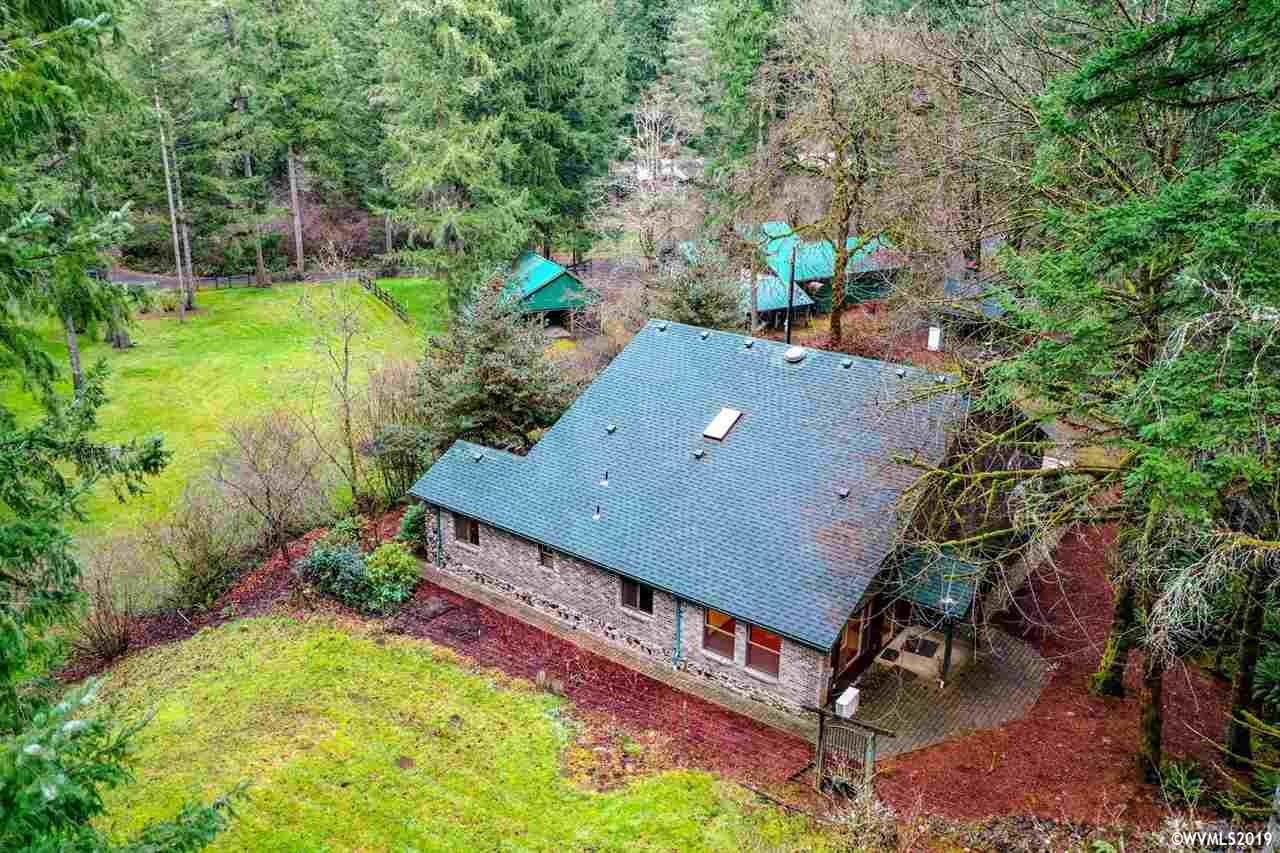 23528 Santiam Way Lyons, OR 97358 - Photo 4 of 41