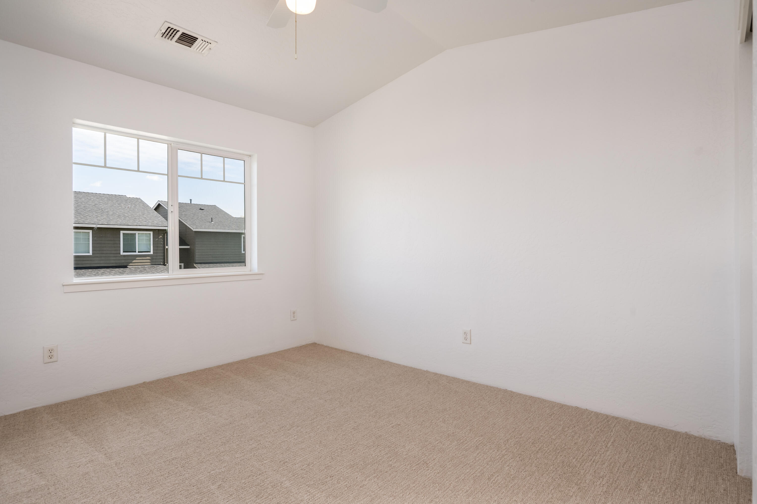 368 Live Oak Loop Central Point, OR 97502 - Photo 16 of 24