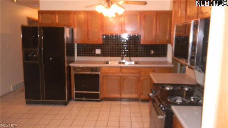 24419 Ronan Road Bedford Heights, OH 44146 - Photo 7 of 25 OPEN KITCHEN