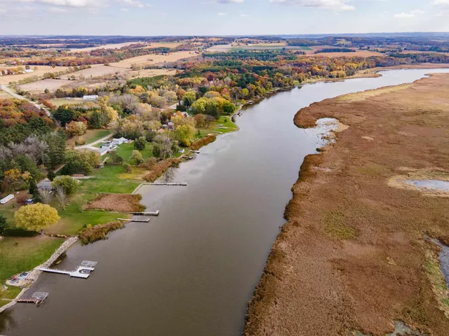 $399,900 | N5149 Fox Lane, Princeton, WI 54968