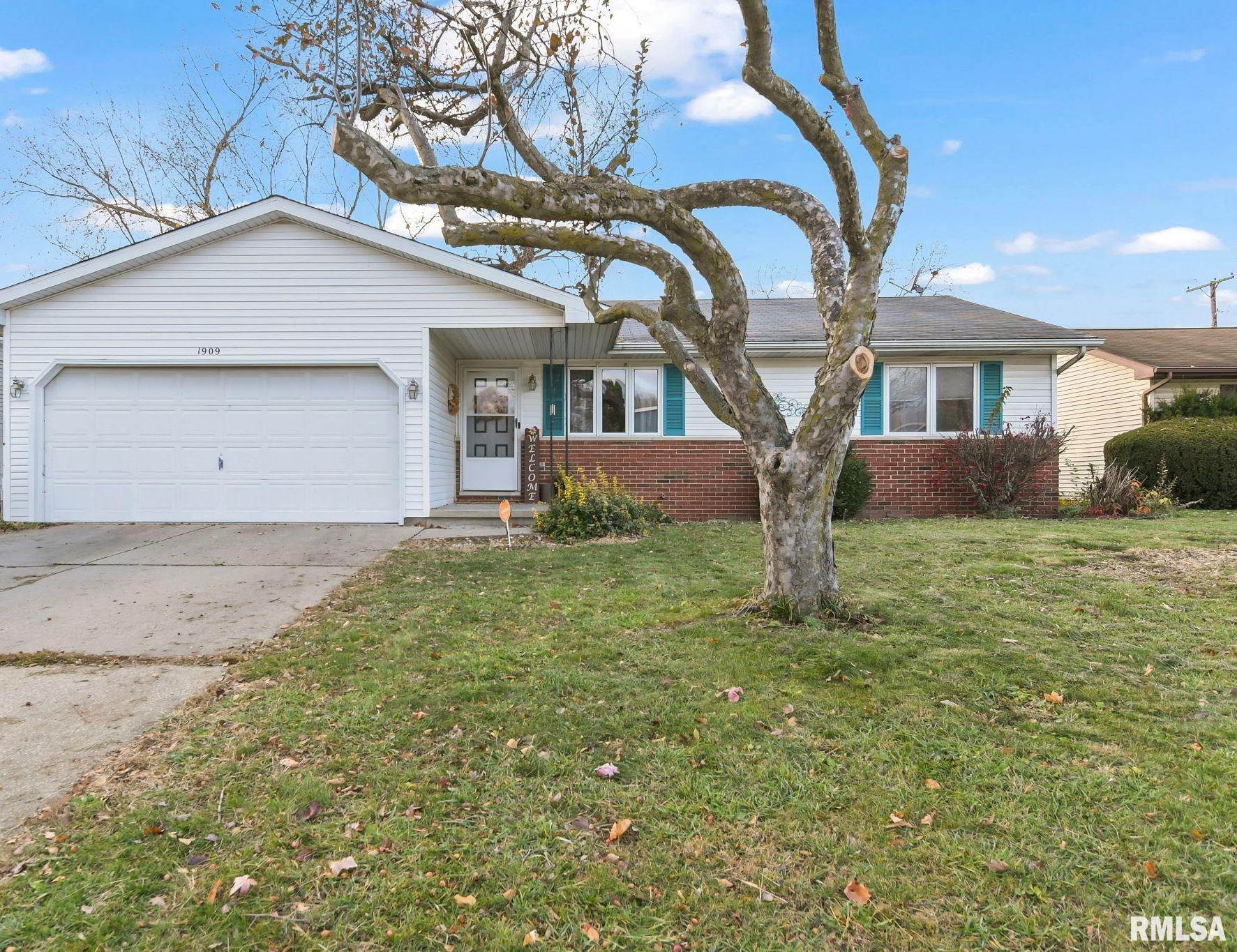 1909 Scarbrough Road Springfield, IL 62702 - Photo 1 of 16