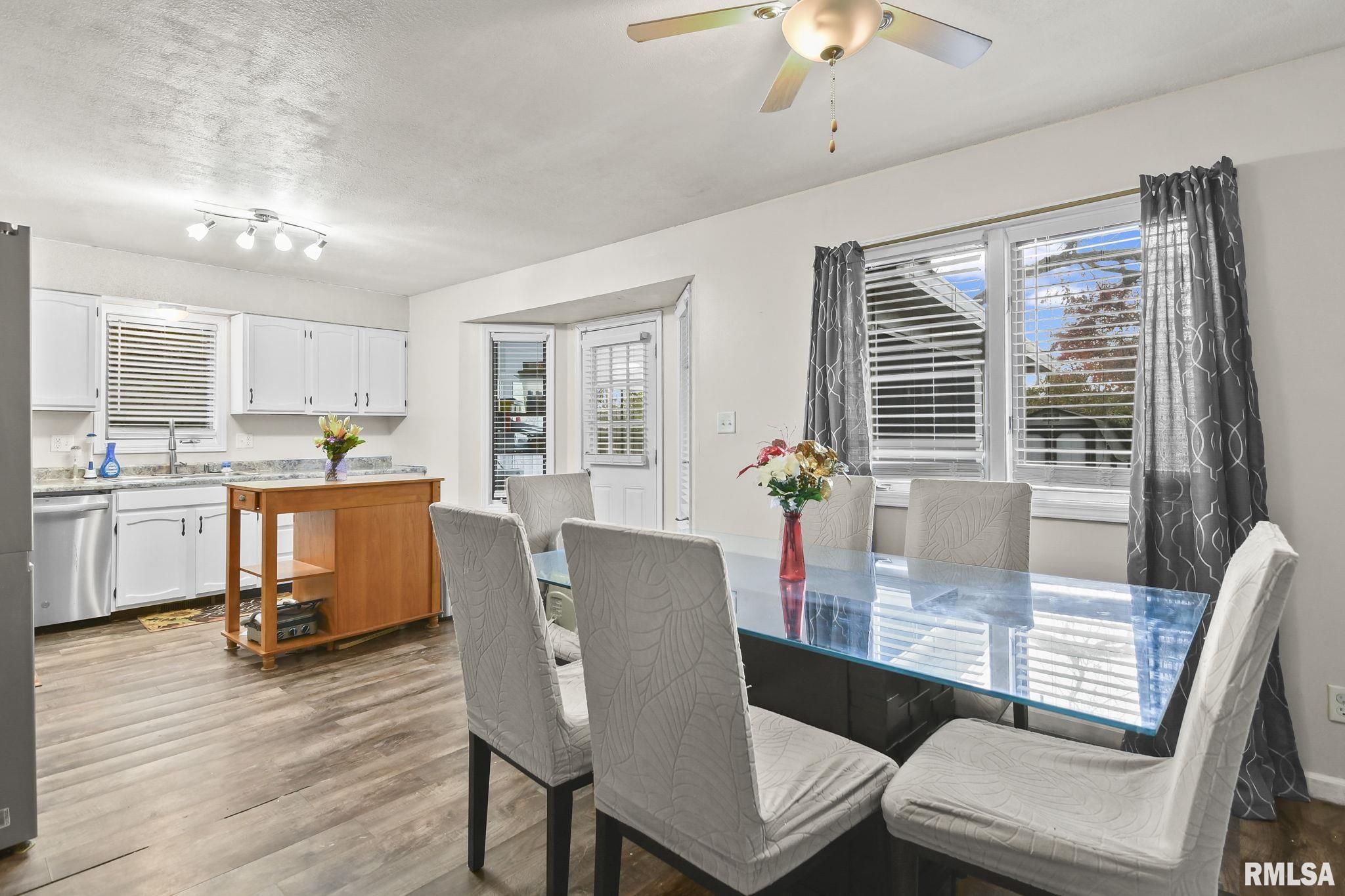 1909 Scarbrough Road Springfield, IL 62702 - Photo 4 of 16