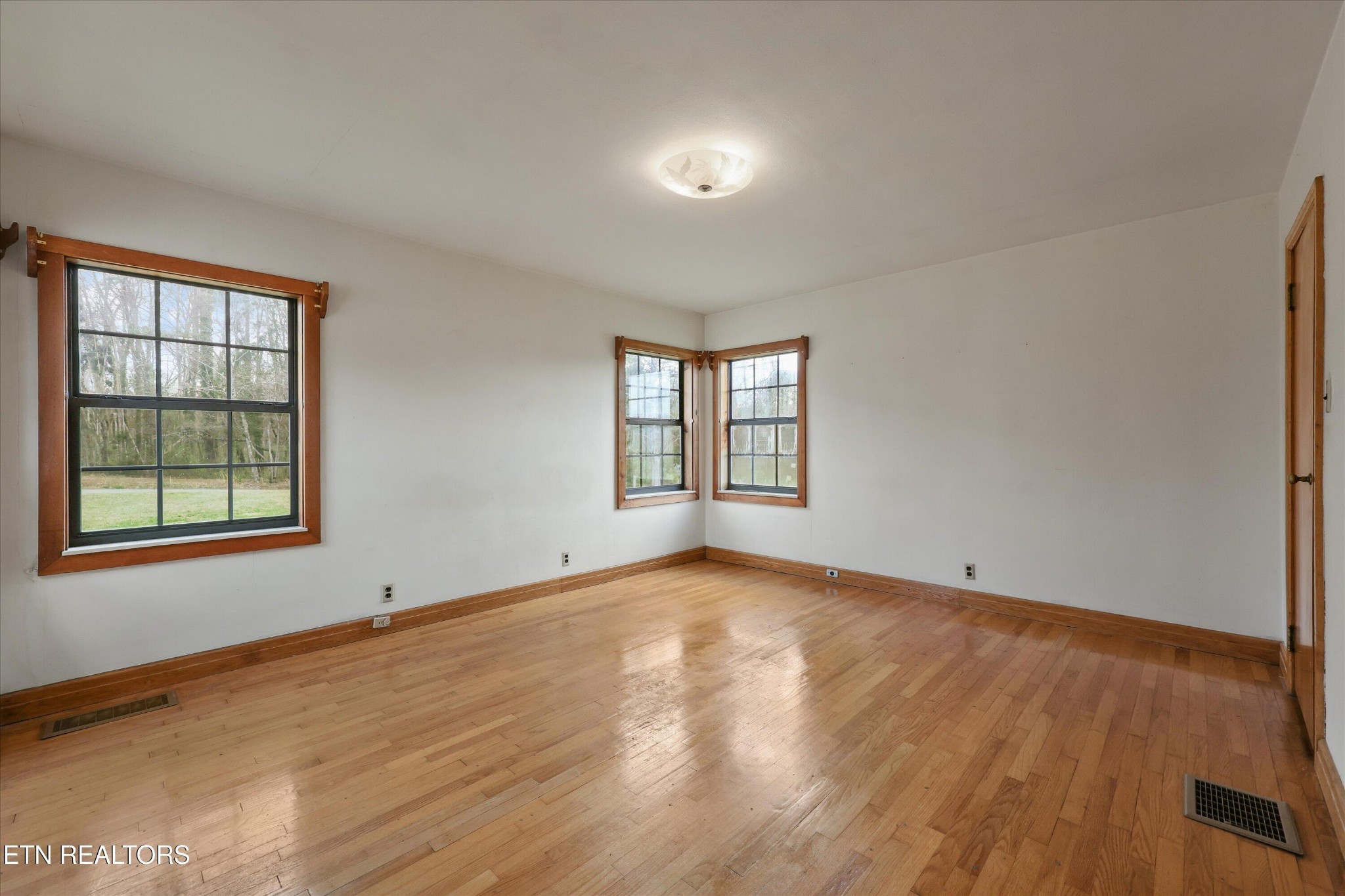 555 Binfield Road Maryville, TN 37801 - Photo 12 of 30 Gallery Image 12