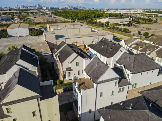 $489,000 | 2056 Fannin Station North, Houston, TX 77045