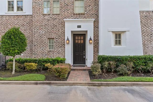 $489,000 | 2056 Fannin Station North, Houston, TX 77045