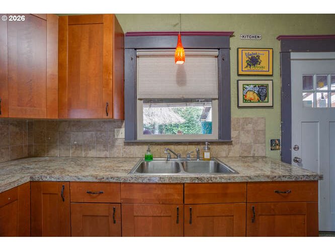 933 Northeast 3rd Avenue Camas, WA 98607 - Photo 11 of 39