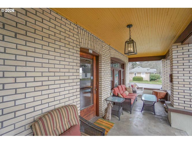 933 Northeast 3rd Avenue Camas, WA 98607 - Photo 5 of 39