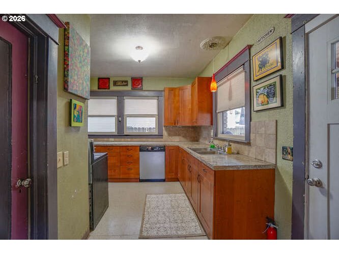 933 Northeast 3rd Avenue Camas, WA 98607 - Photo 10 of 39