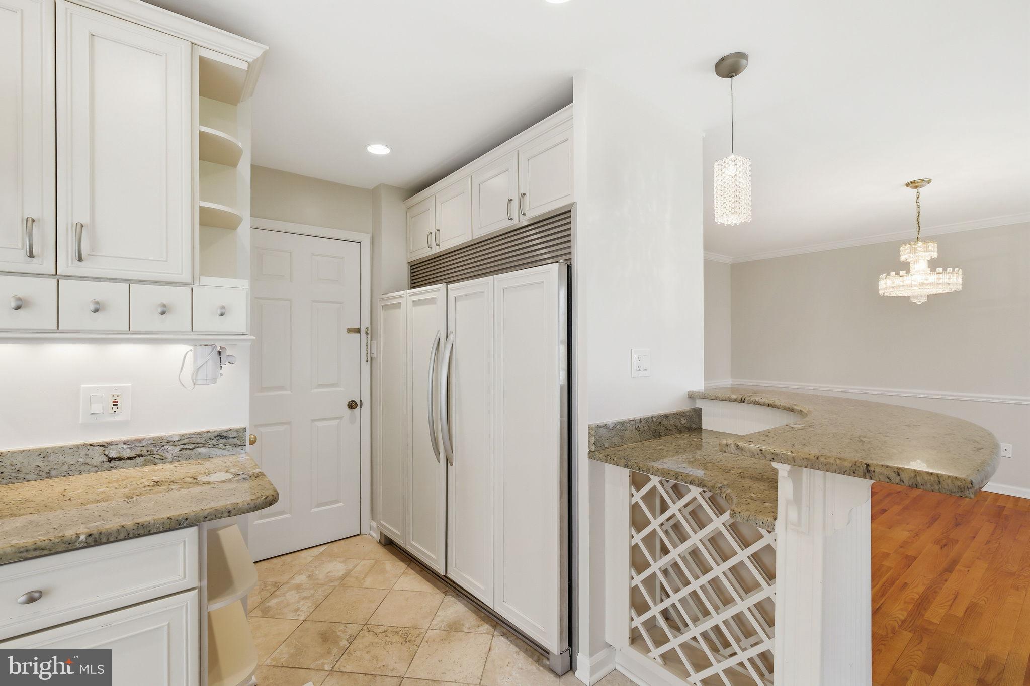 5 Canfield Court Potomac, MD 20854 - Photo 12 of 43 Gourmet Kitchen