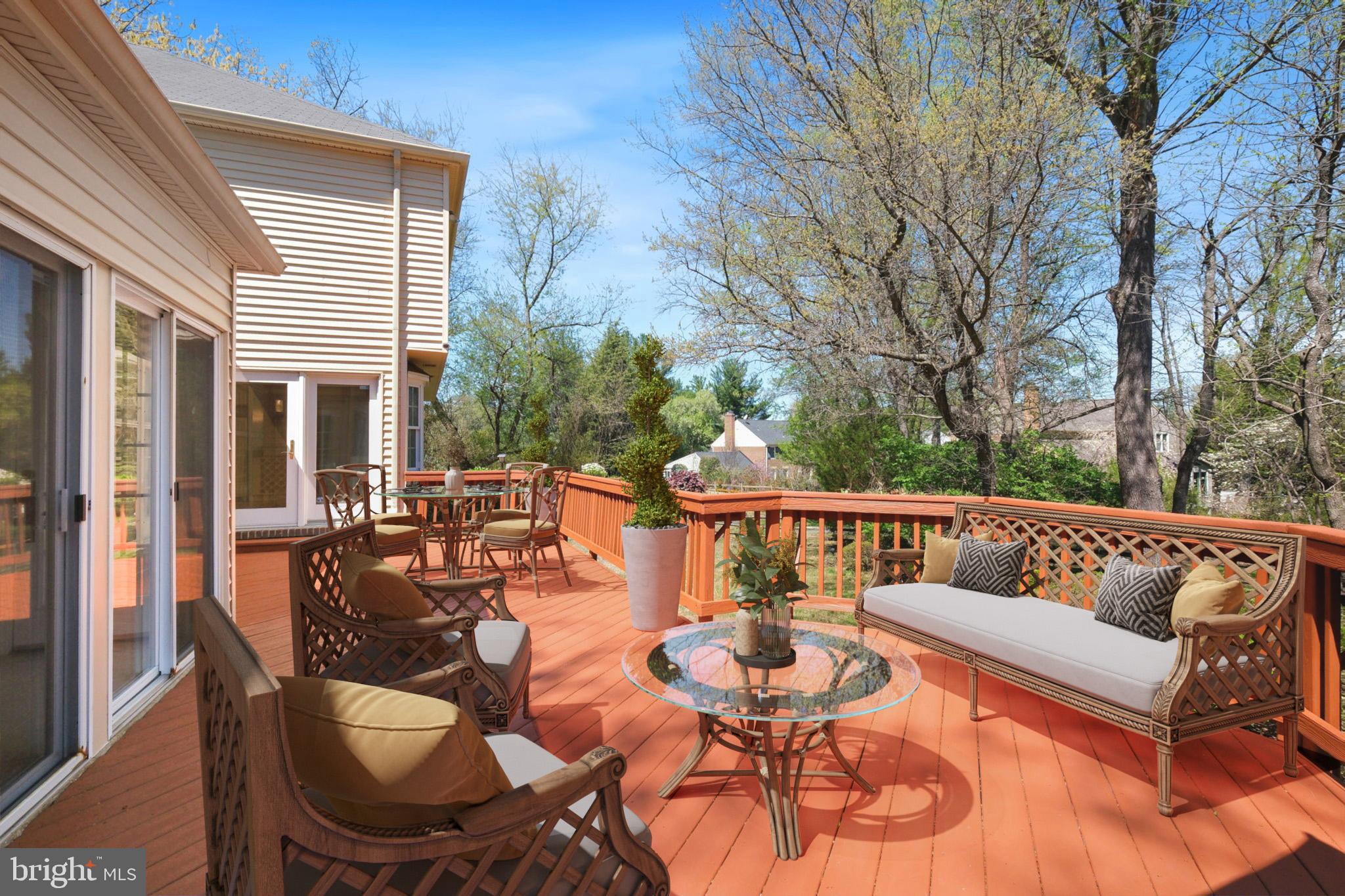 5 Canfield Court Potomac, MD 20854 - Photo 16 of 43 Deck - Virtually Staged