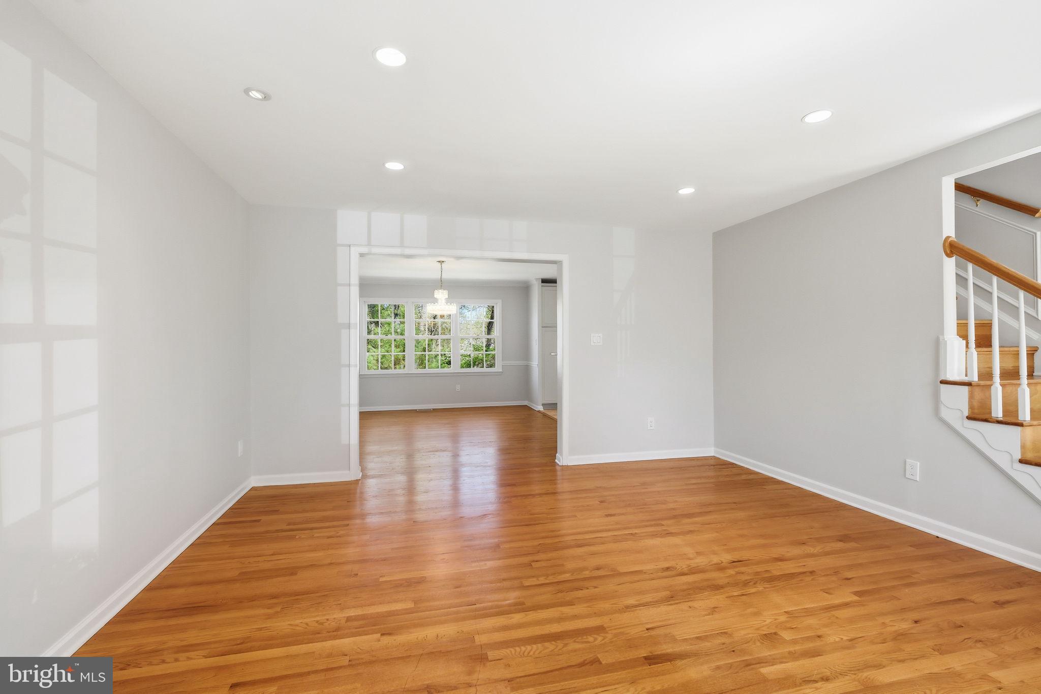 5 Canfield Court Potomac, MD 20854 - Photo 19 of 43 Living Room