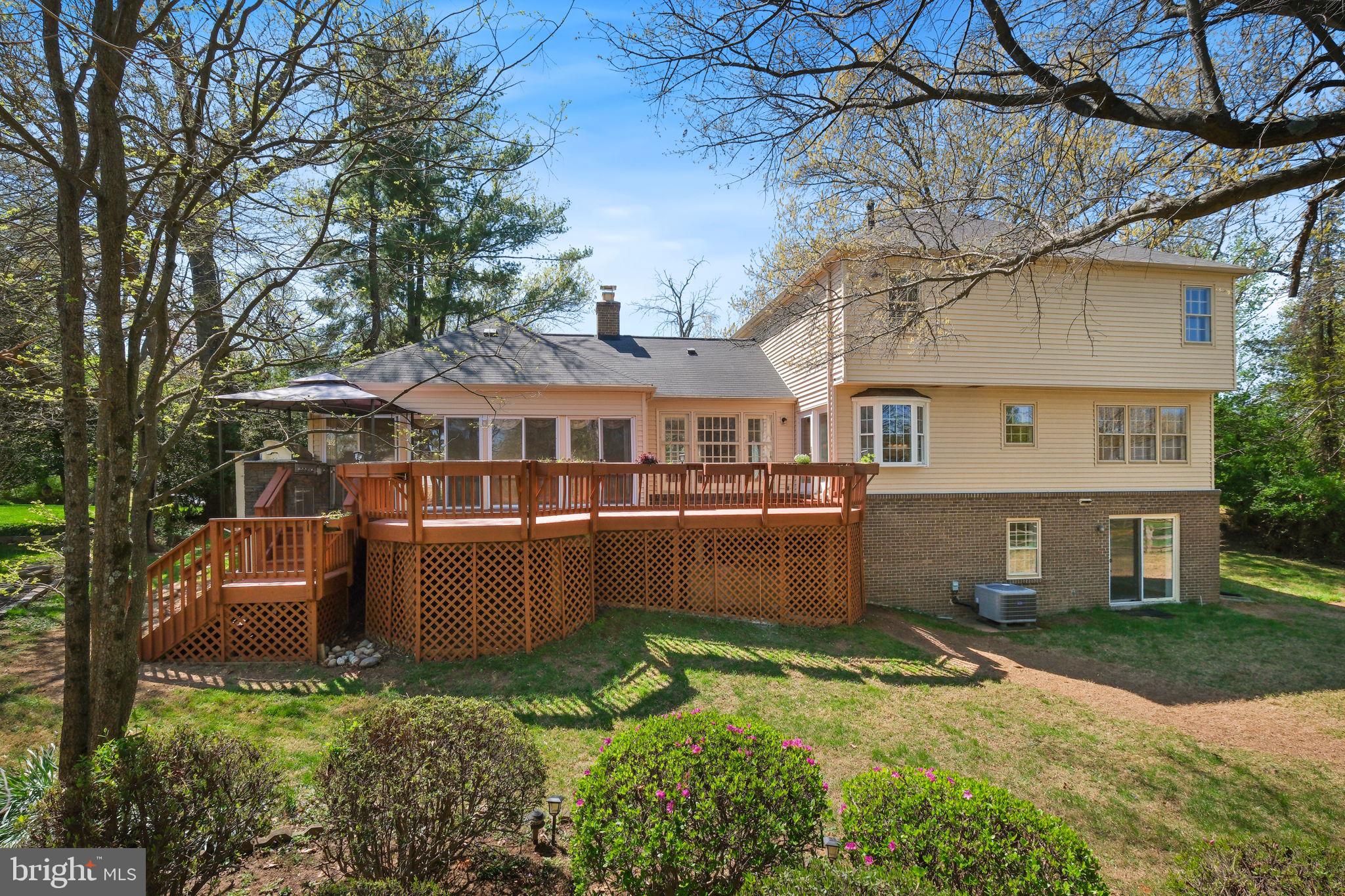 5 Canfield Court Potomac, MD 20854 - Photo 2 of 43 Exterior Rear