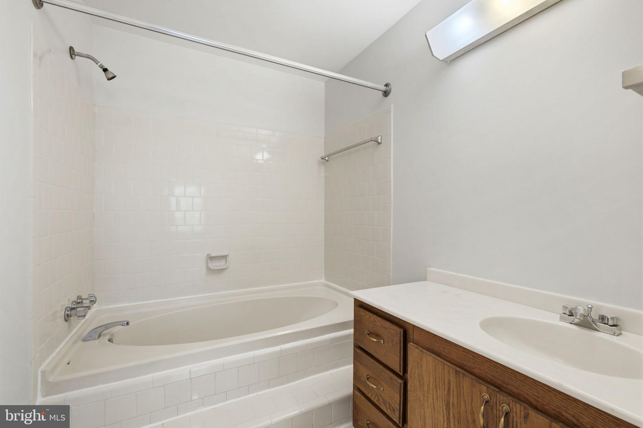5 Canfield Court Potomac, MD 20854 - Photo 24 of 43 Primary Suite