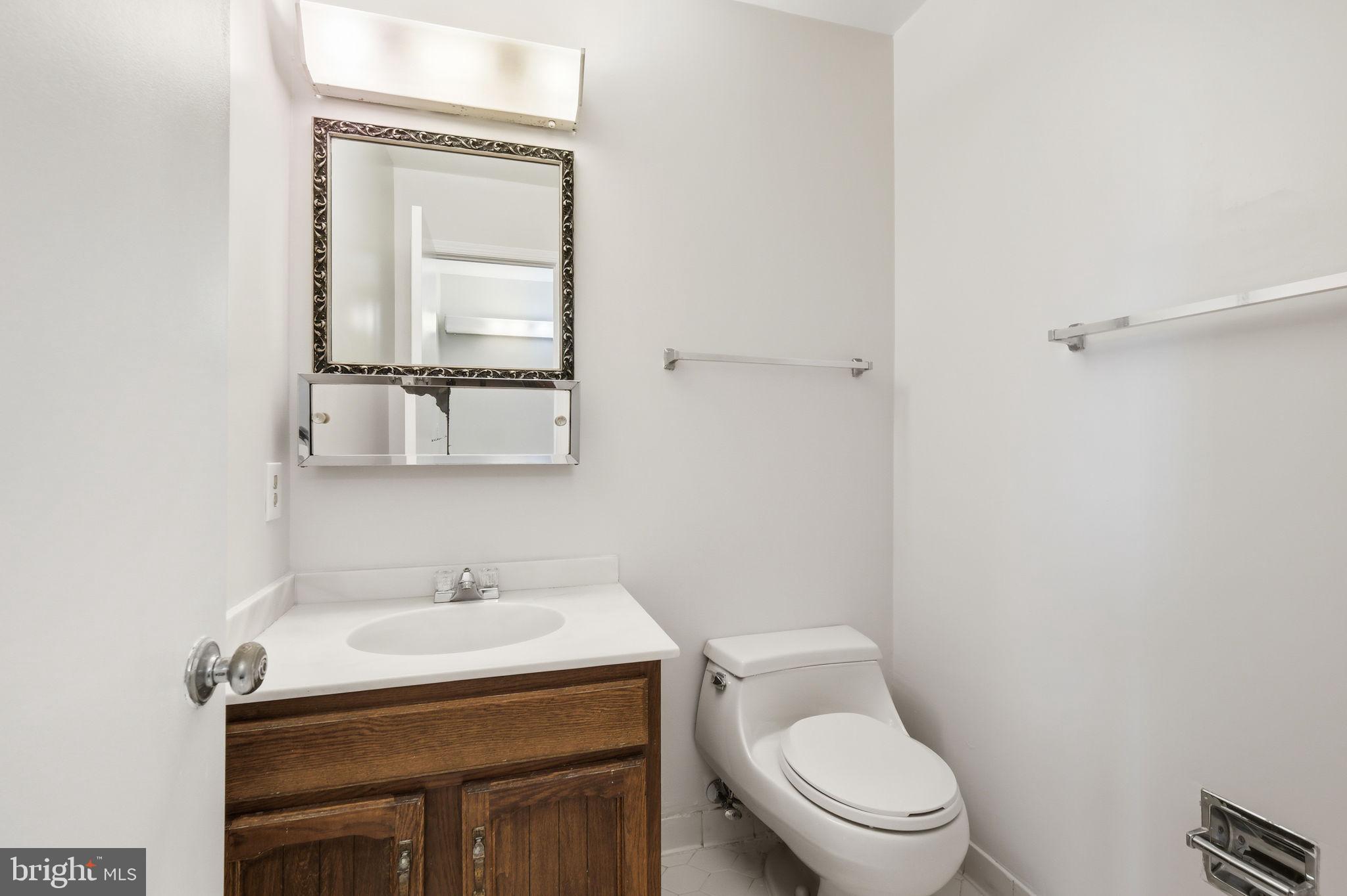 5 Canfield Court Potomac, MD 20854 - Photo 25 of 43 Primary Suite