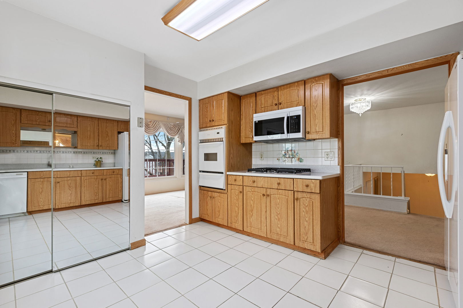 1095 Hassell Road Hoffman Estates, IL 60169 - Photo 11 of 39 Gallery Image 11
