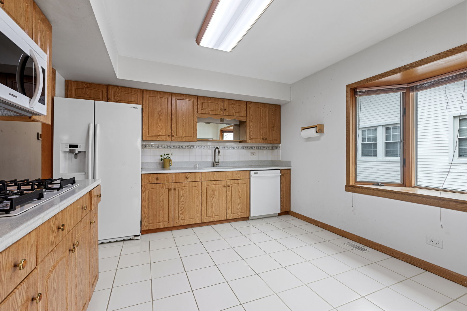 1095 Hassell Road Hoffman Estates, IL 60169 - Photo 12 of 39 Gallery Image 12