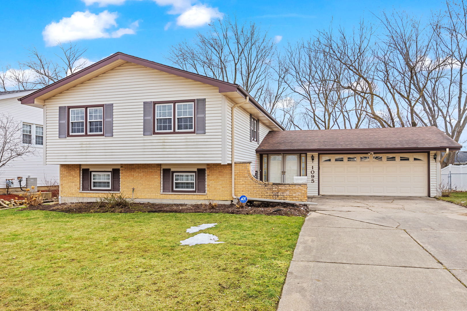 1095 Hassell Road Hoffman Estates, IL 60169 - Photo 2 of 39 Gallery Image 2