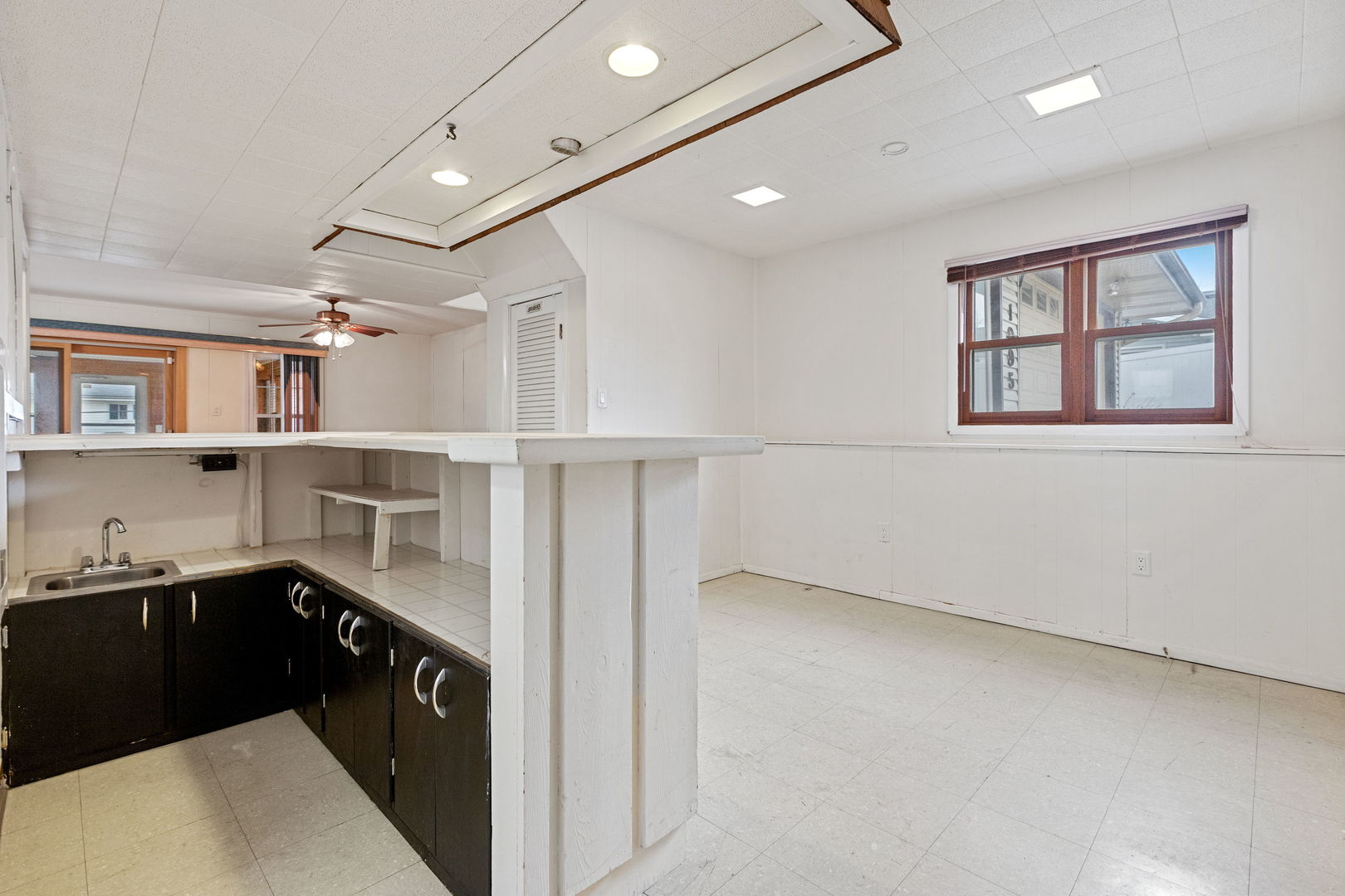 1095 Hassell Road Hoffman Estates, IL 60169 - Photo 23 of 39 Gallery Image 23