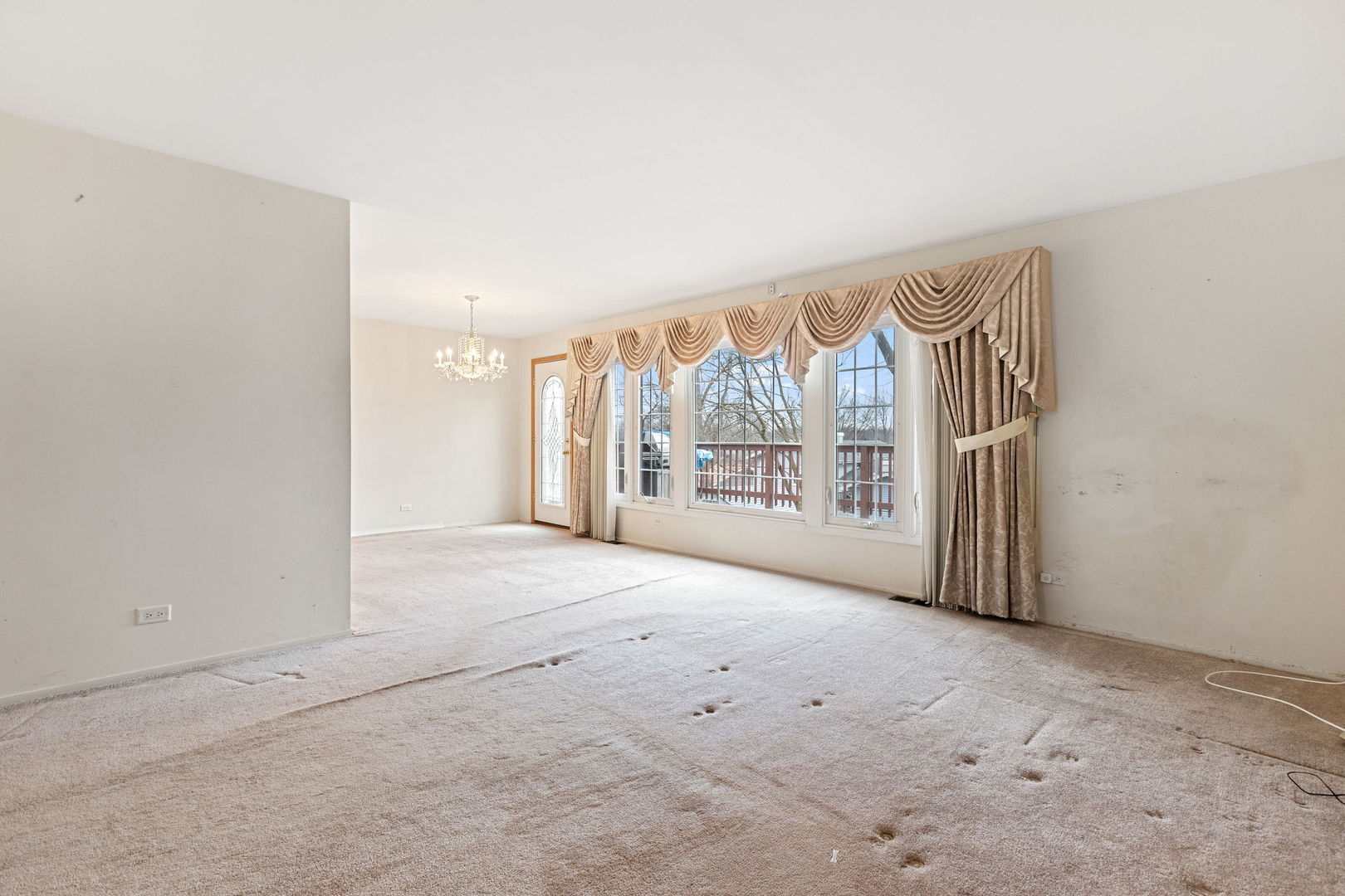 1095 Hassell Road Hoffman Estates, IL 60169 - Photo 4 of 39 Gallery Image 4