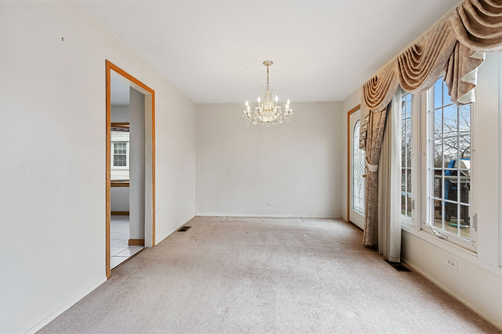1095 Hassell Road Hoffman Estates, IL 60169 - Photo 8 of 39 Gallery Image 8