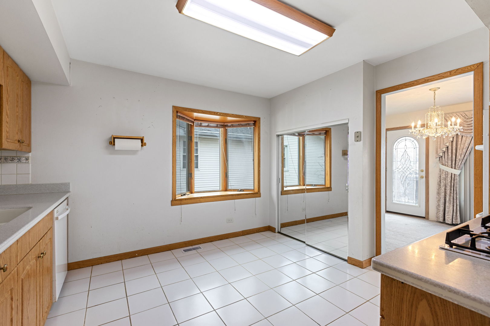 1095 Hassell Road Hoffman Estates, IL 60169 - Photo 9 of 39 Gallery Image 9