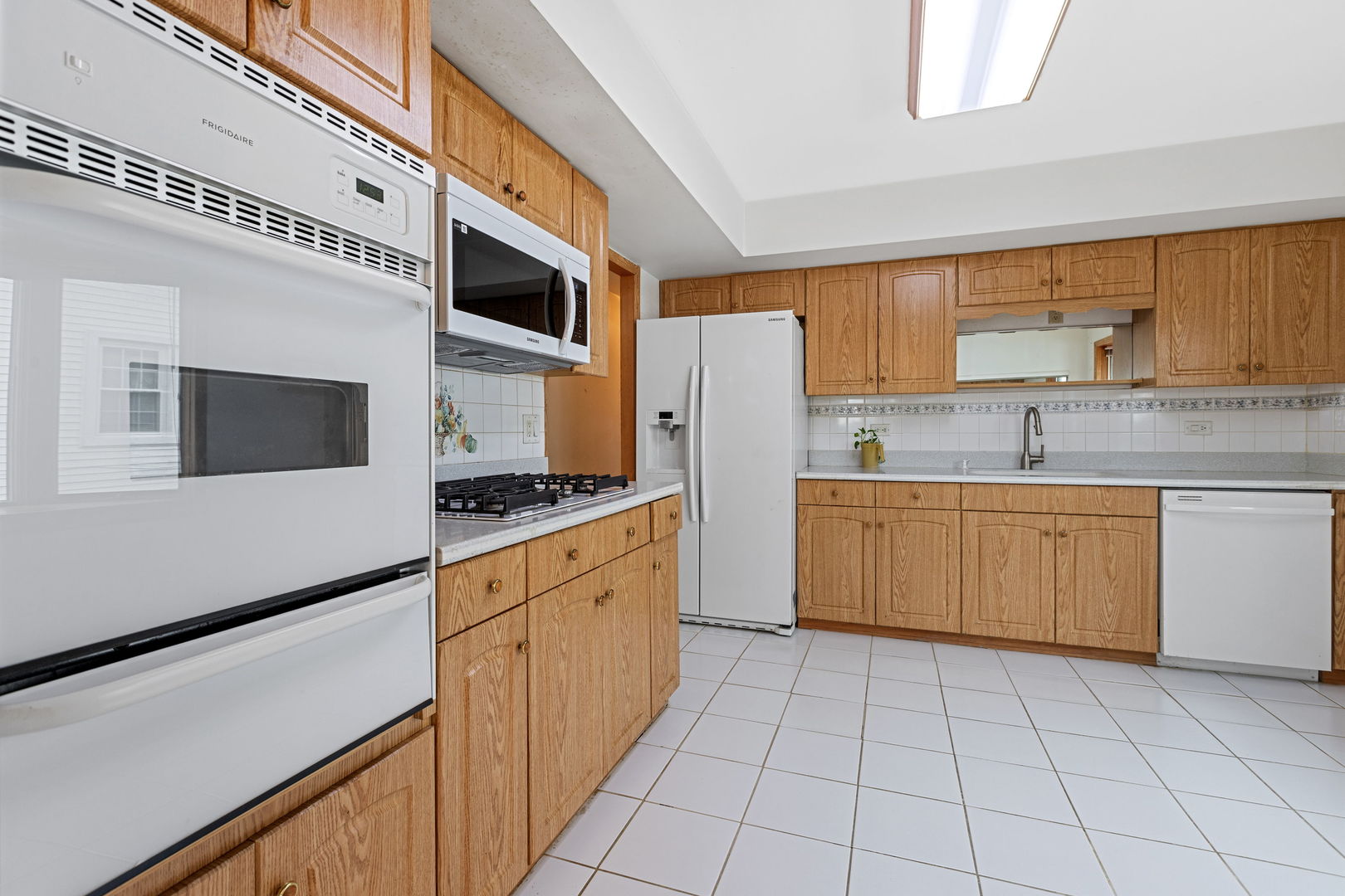 1095 Hassell Road Hoffman Estates, IL 60169 - Photo 10 of 39 Gallery Image 10