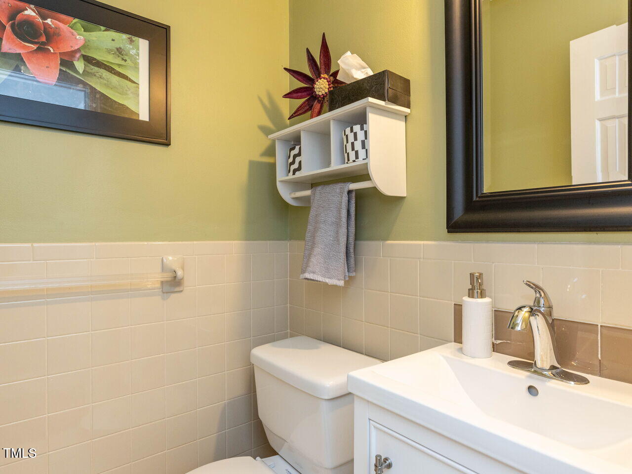 3005 Wycliff Road Raleigh, NC 27607 - Photo 15 of 31 015-1280x960-half-bath