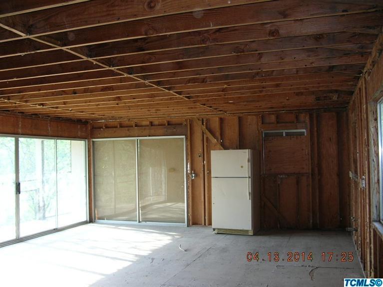 45485 Oak Grove Drive Three Rivers, CA 93271 - Photo 19 of 27 Living room