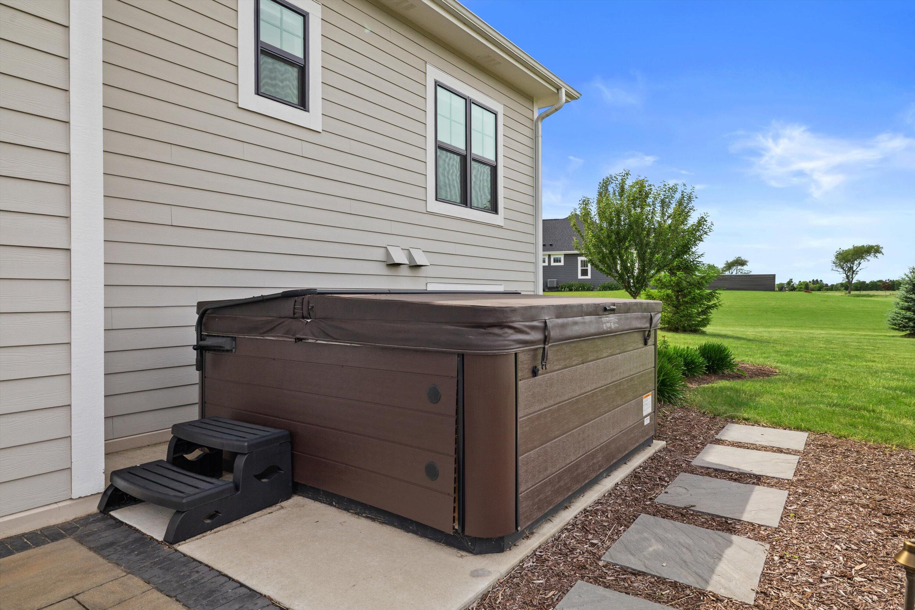S86-w34670 Knoll Road Eagle, WI 53119 - Photo 65 of 90 Hot Tub