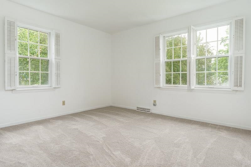 5792 Haddon Place Rockford, IL 61114 - Photo 33 of 47 an empty room with a window