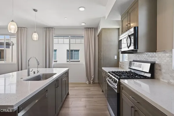 $799,000 | 2850 Wagon Wheel Road, Unit 402, Oxnard, CA 93036