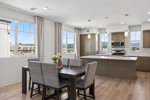 $799,000 | 2850 Wagon Wheel Road, Unit 402, Oxnard, CA 93036