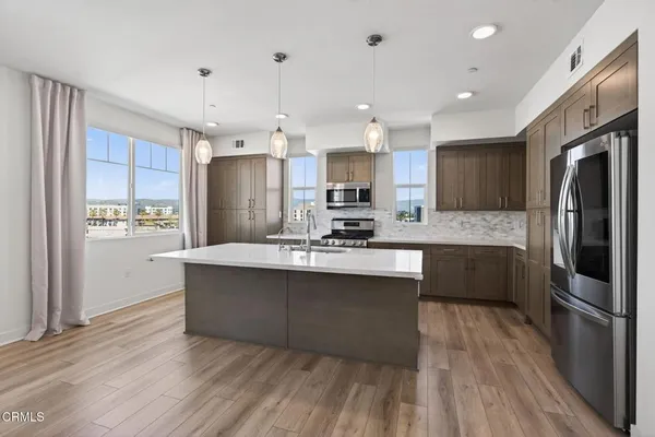 $799,000 | 2850 Wagon Wheel Road, Unit 402, Oxnard, CA 93036