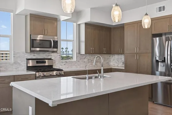 $799,000 | 2850 Wagon Wheel Road, Unit 402, Oxnard, CA 93036