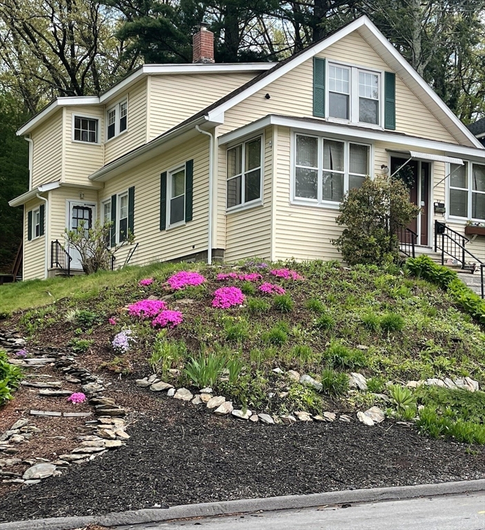 27 Malvern Road Worcester, MA 01610 - Photo 2 of 13