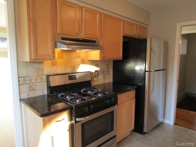 17229 Rougeway Street Livonia, MI 48152 - Photo 13 of 27