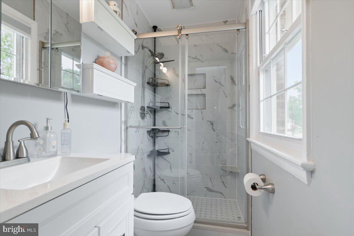 3428 Ramsgate Terrace Alexandria, VA 22309 - Photo 13 of 40 Primary Bathroom
