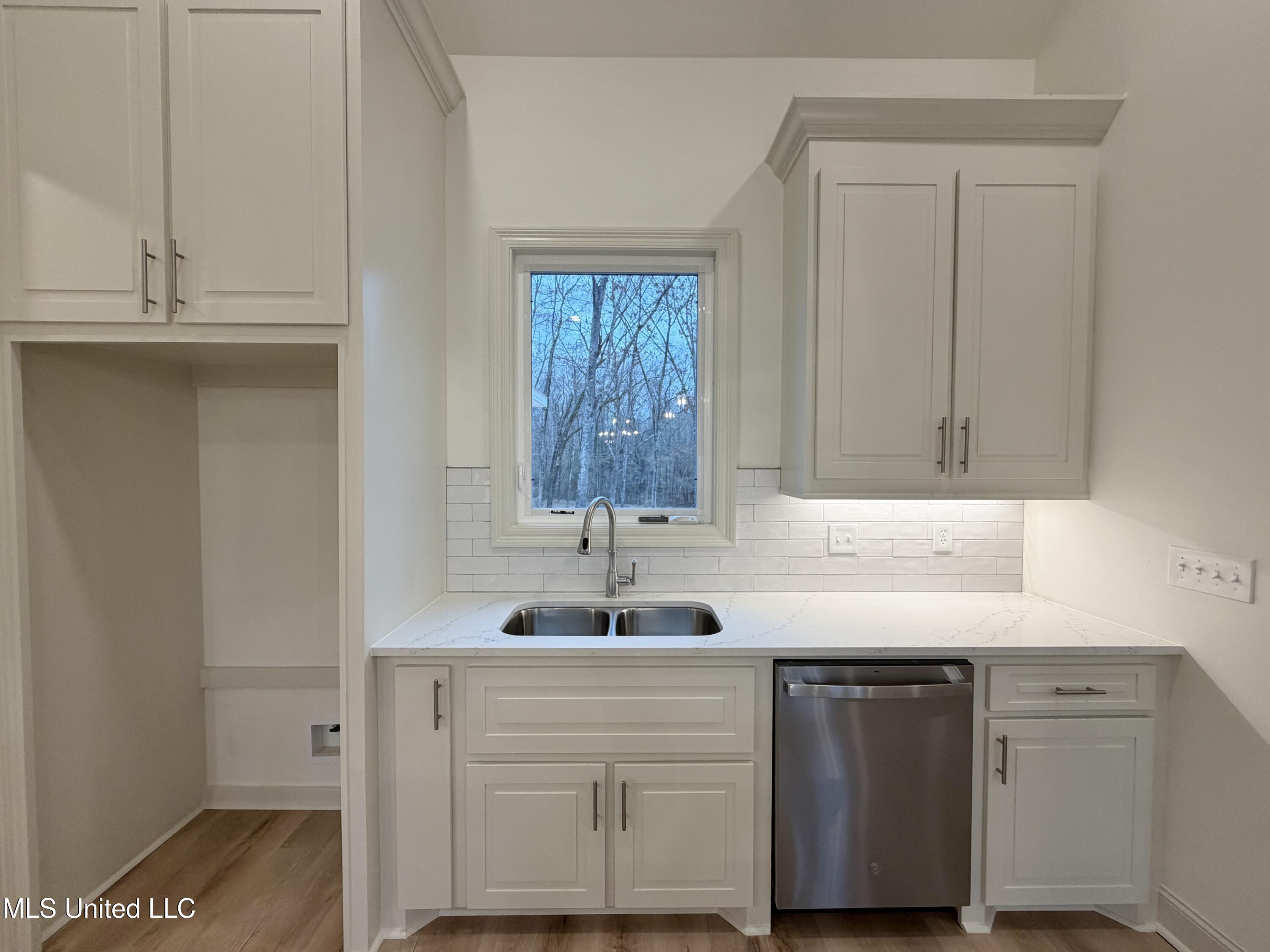 933 Mullican Road Florence, MS 39073 - Photo 11 of 34 IMG_3785(3)