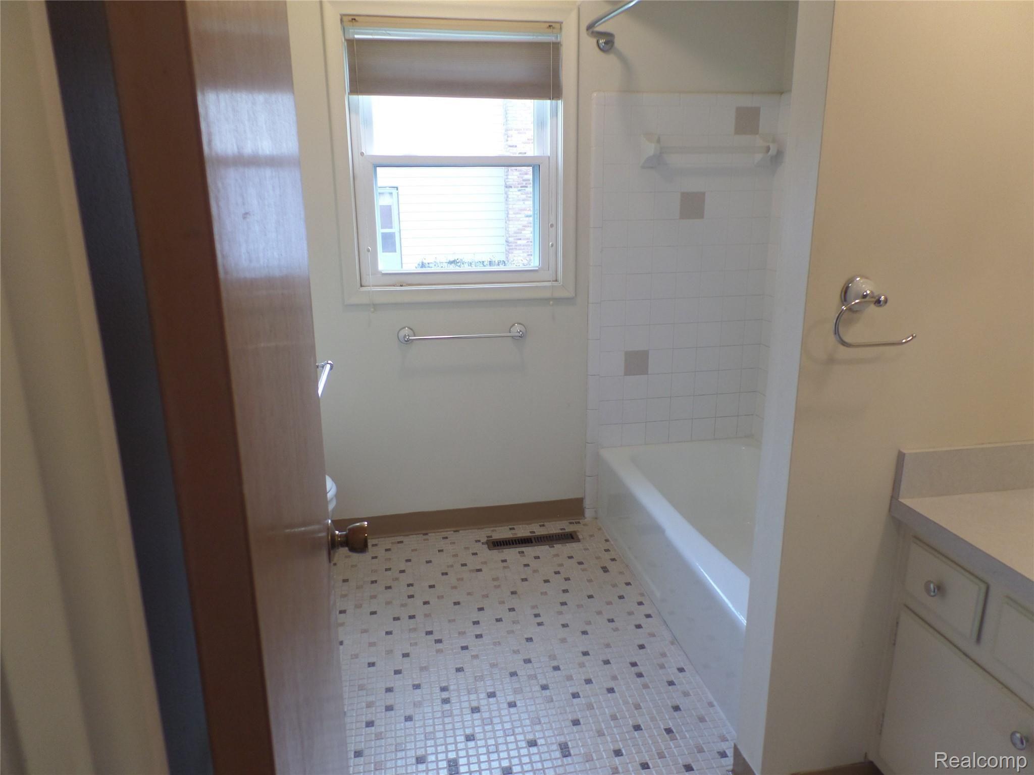 5436 Torrey Road Flint, MI 48507 - Photo 22 of 29 SAM_1035.JPG