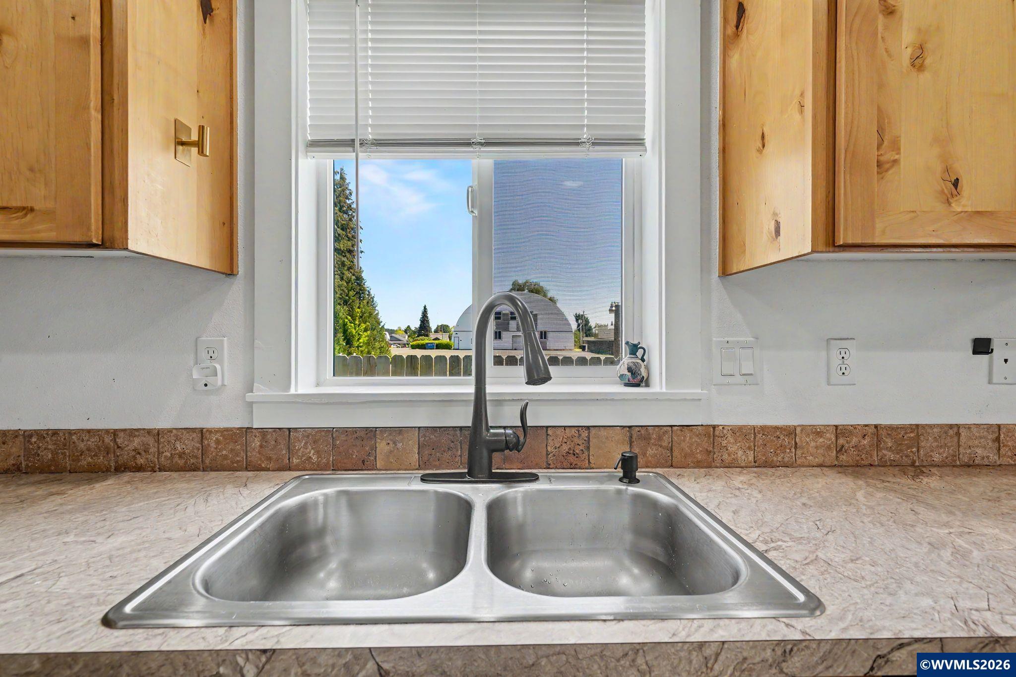179 Northwest Card Avenue Dallas, OR 97338 - Photo 15 of 35