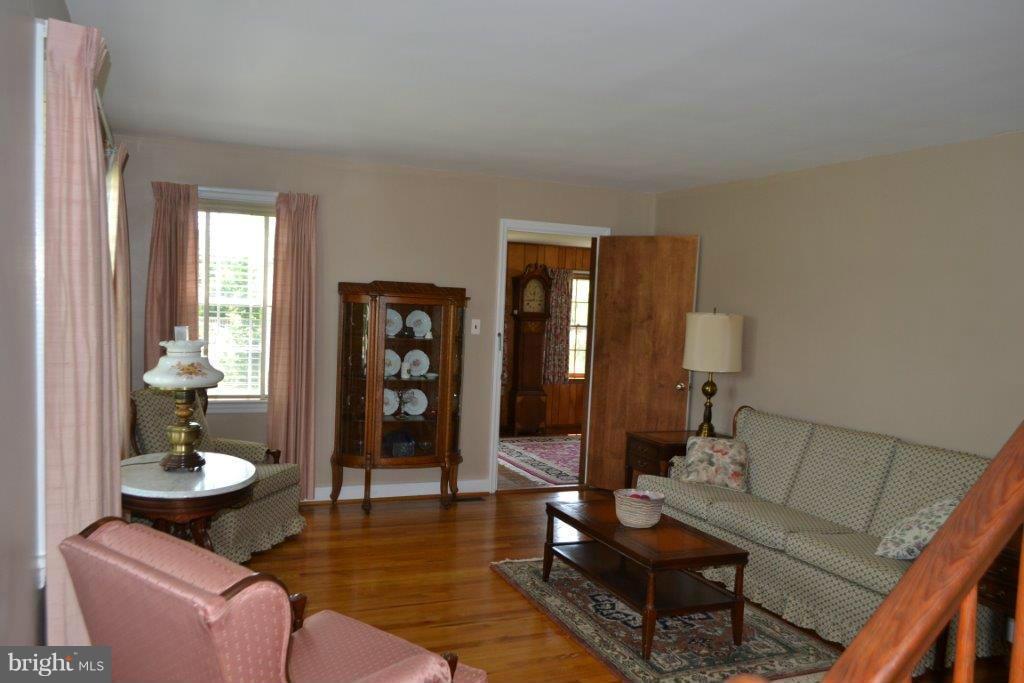 2843 Singerly Road Elkton, MD 21921 - Photo 5 of 30 Living Room has Lovely Wood Floors