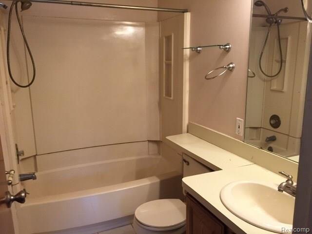 3665 Mark Road Waterford, MI 48328 - Photo 11 of 17 11.jpg