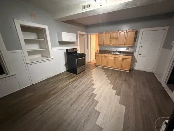 $2,300 | 22 Intervale Street, Unit 3R, Brockton, MA 02302