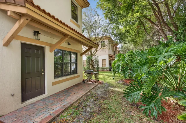 $494,995 | 4751 Grand Cypress Circle North, Pompano Beach, FL 33073