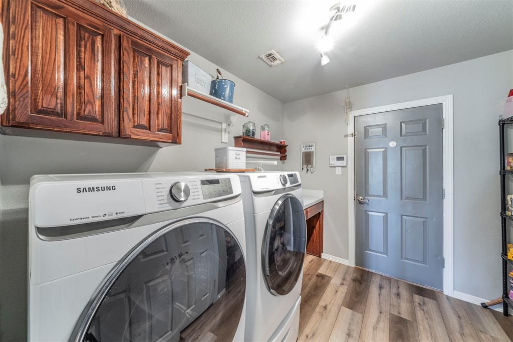 11621 Willow Springs Road Fort Worth, TX 76052 - Photo 16 of 35 a utility room with dryer and washer